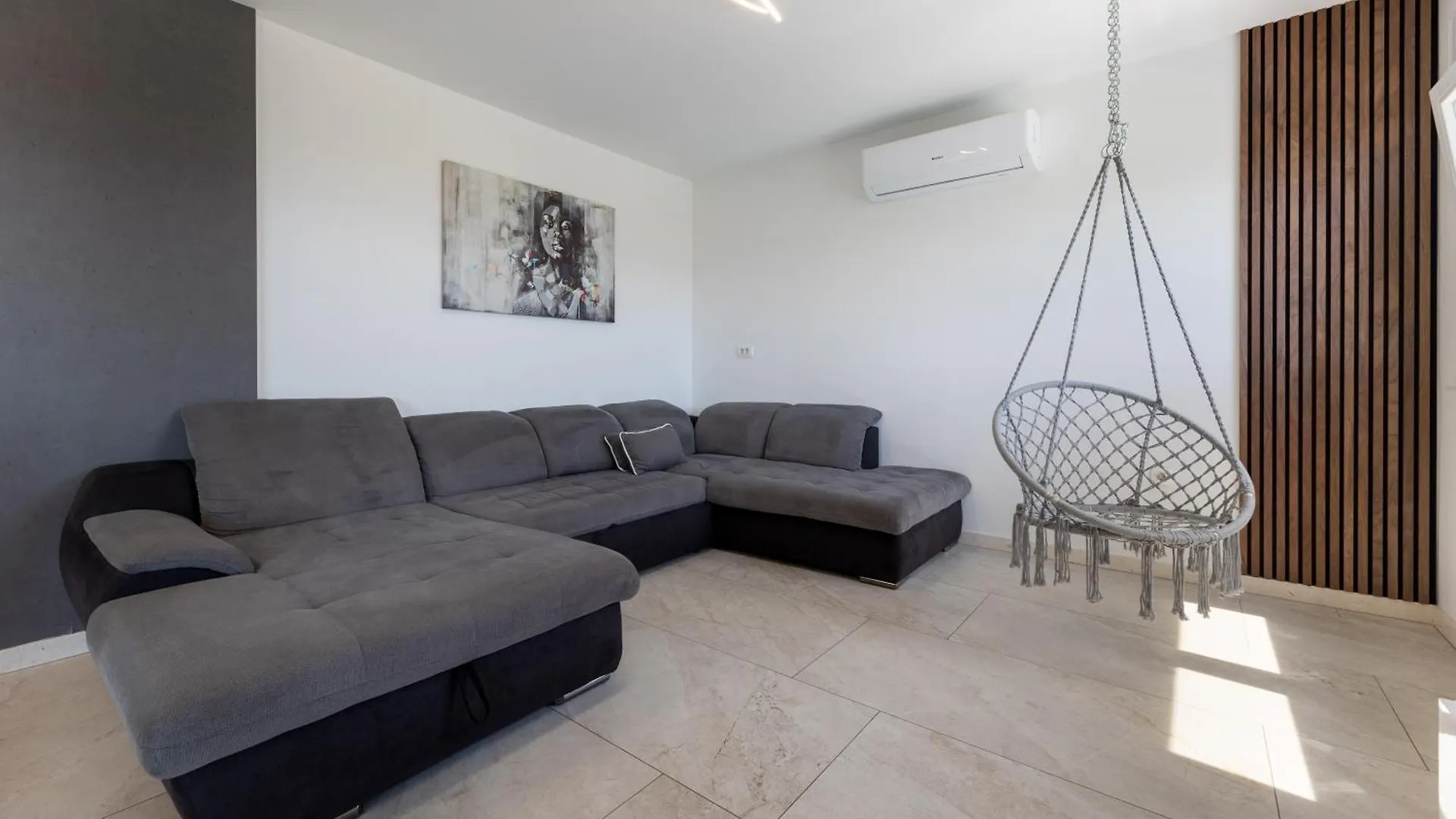 Apartment Holiday Home Miriam Kastela