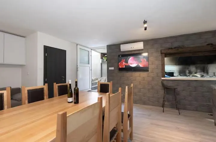 Apartment Holiday Home Miriam Kastela